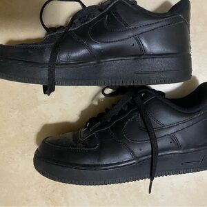 Nike All-Black Air Force 1 Low Triple boys athletic shoes Sneakers size 6